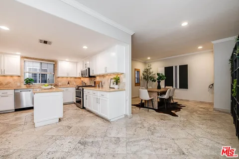 $949,000 | 10923 Landale Street, Unit 2, Toluca Lake, CA 91602