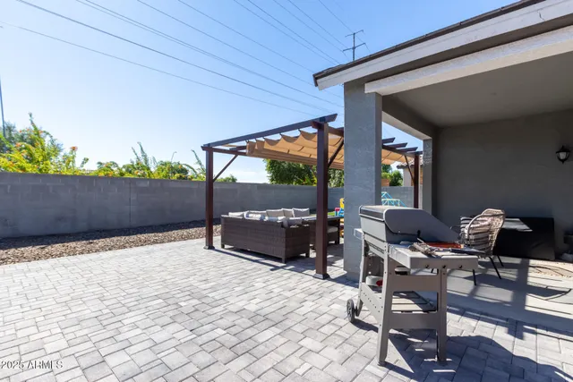 a view of a house with backyard and sitting area