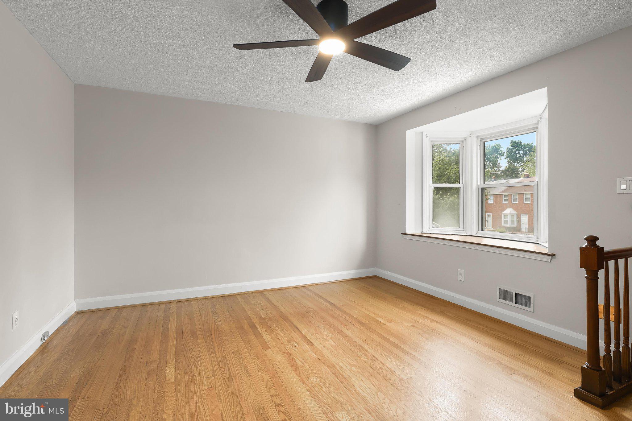 1652 Hardwick Road Baltimore, MD 21286 - Photo 10 of 39 Living Room