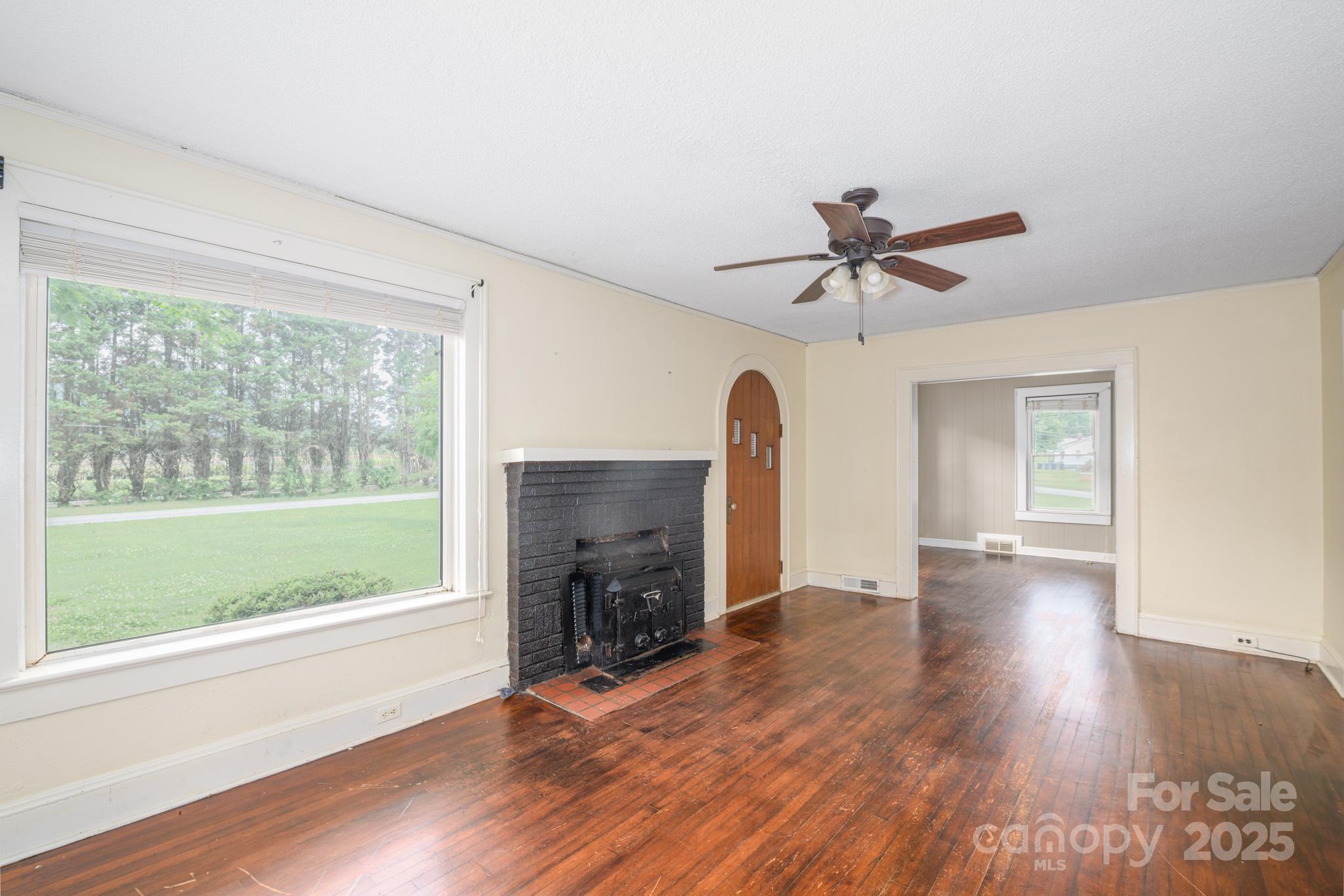 4098 Highway 127 Hickory, NC 28602 - Photo 7 of 31