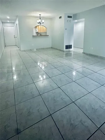 $1,995 | 8101 Southwest 73rd Avenue, Unit 11, Miami, FL 33143