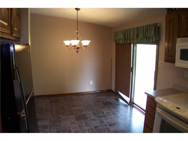 186 Old Ridge Road Coraopolis, PA 15108 - Photo 8 of 21 Kitchen.