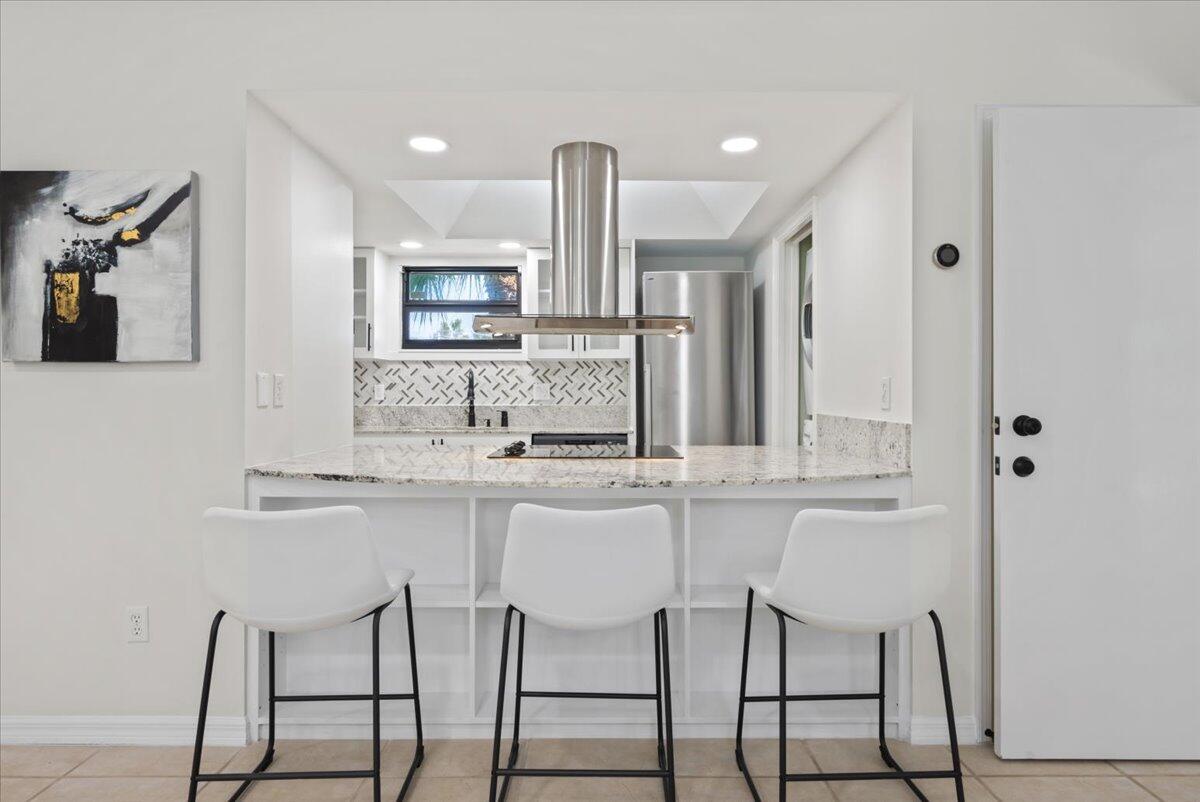 13334 Polo Club Road, Unit 332 Wellington, FL 33414 - Photo 5 of 19 Kitchen_5
