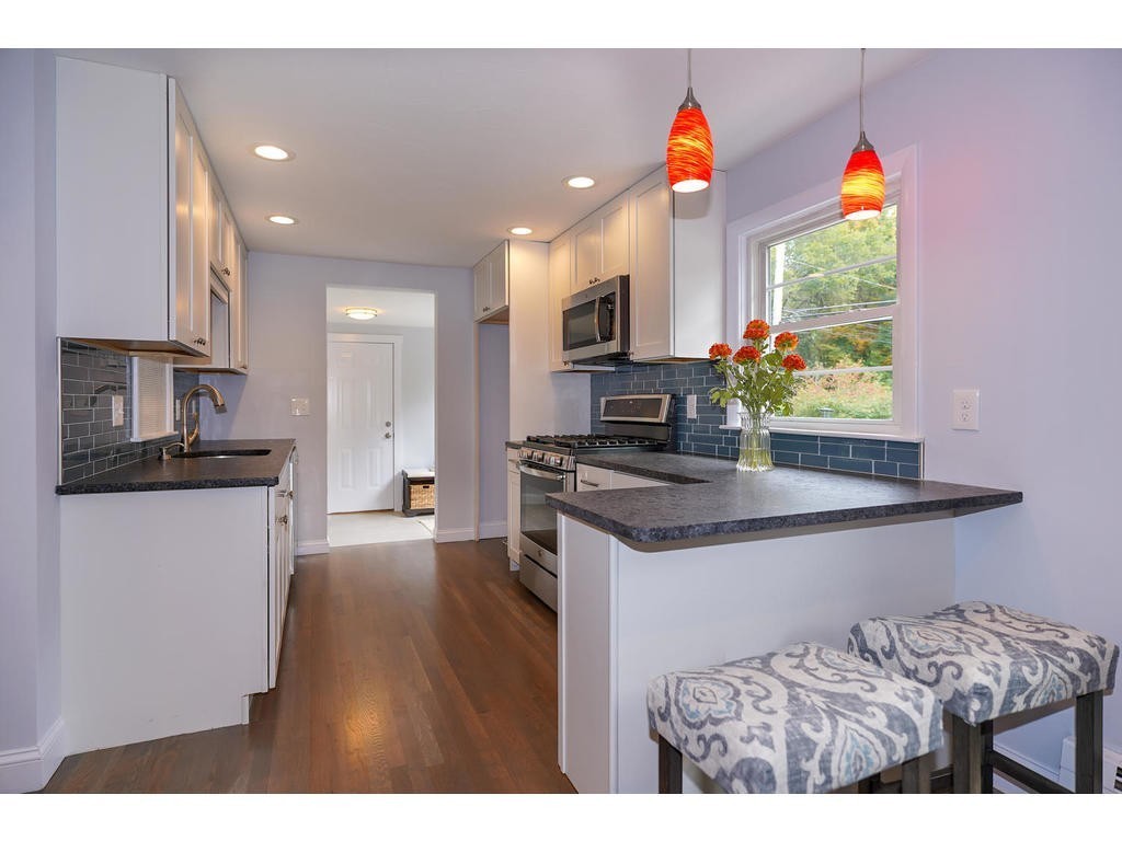 242 Commonwealth Road Wayland, MA 01778 - Photo 4 of 30 Gallery Image 4