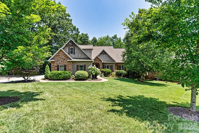 $549,900 | 6212 Hayden Drive Northeast, Hickory, NC 28601