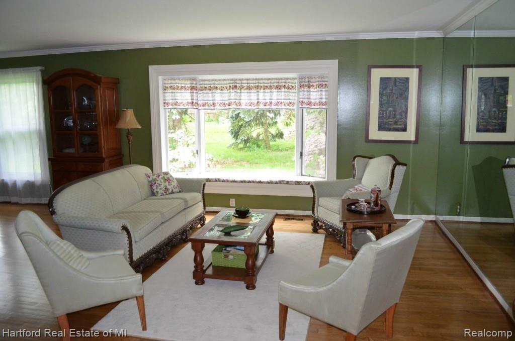 35973 Charter Crest Road Farmington, MI 48335 - Photo 9 of 58 DSC_0004.jpg