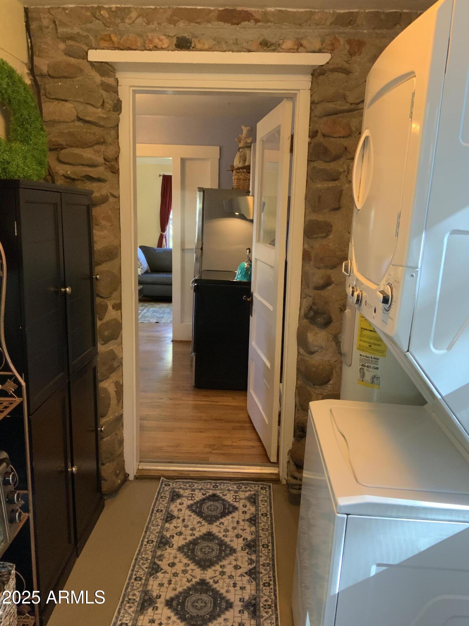 16775 Shrine Drive Yarnell, AZ 85362 - Photo 20 of 46 a view of living room