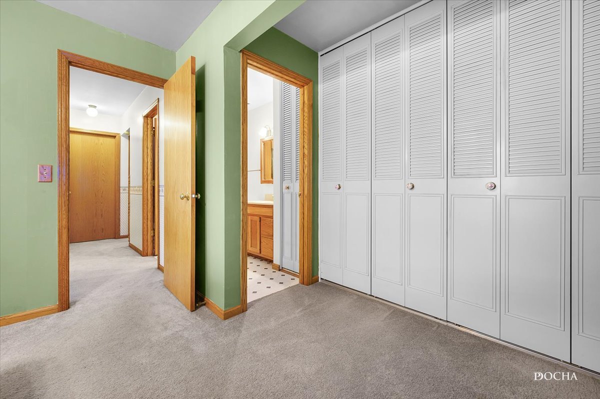 38 Pembrooke Road Montgomery, IL 60538 - Photo 9 of 16 a view of a bathroom with a glass door