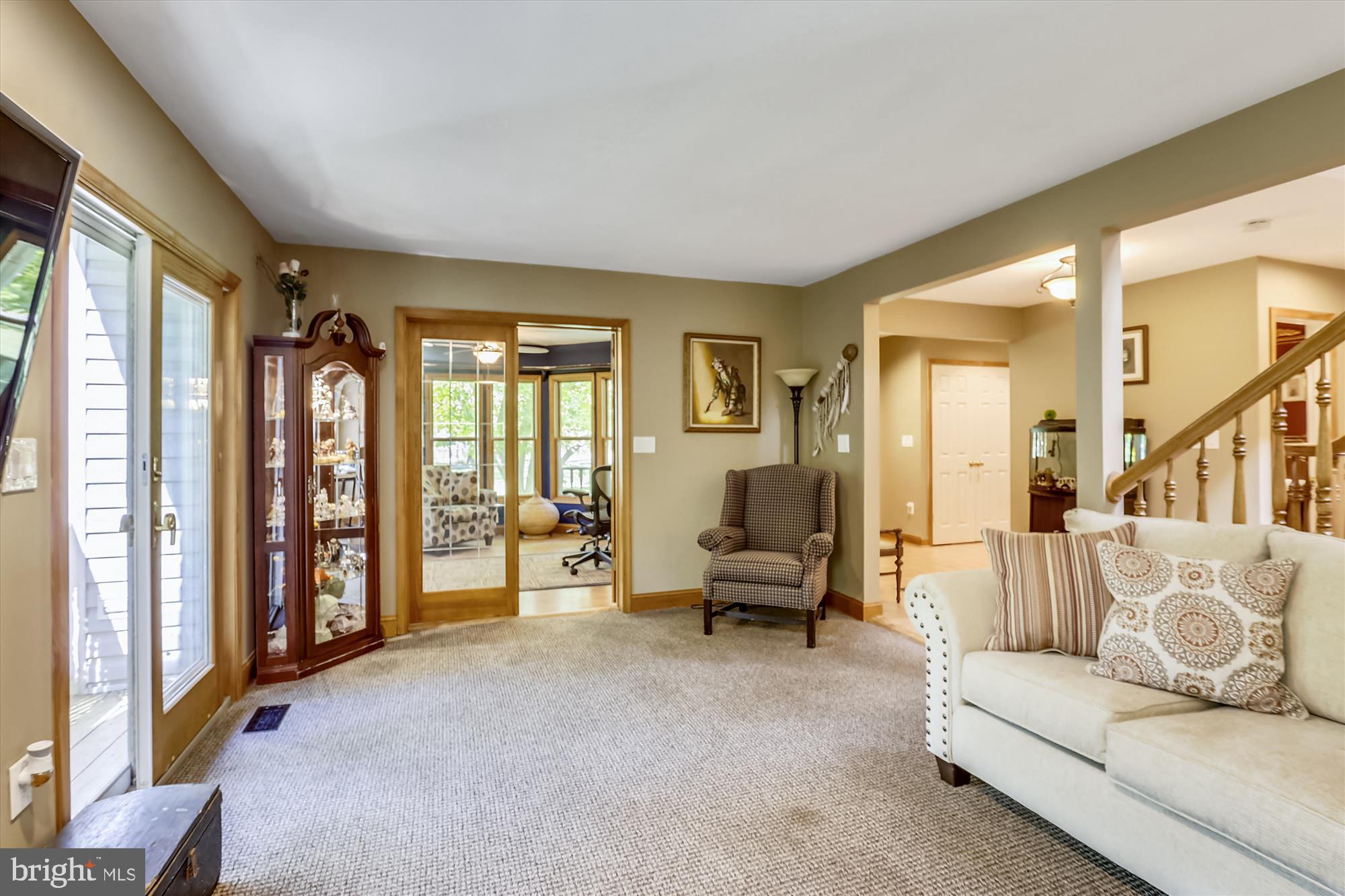 611 Bryants Nursery Road Silver Spring, MD 20905 - Photo 4 of 38 Living room