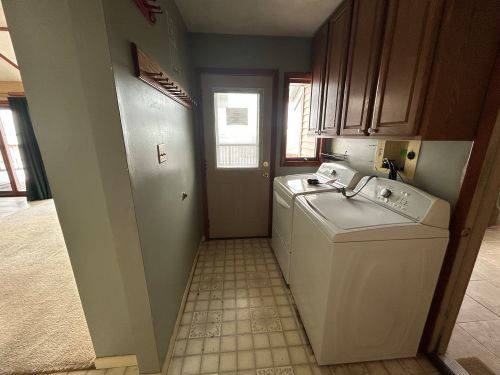 10940 South Dwight Road Dwight, IL 60420 - Photo 9 of 20 a utility room with dryer and washer