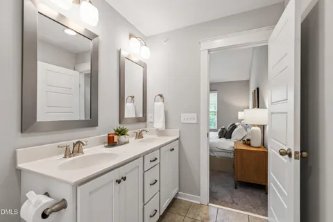 a en suite bathroom with 2 sink and a mirror