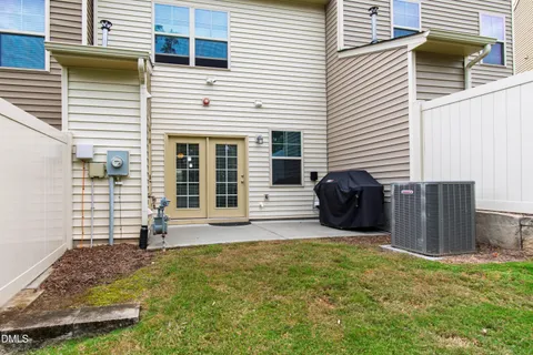 a view of a house with backyard and porch