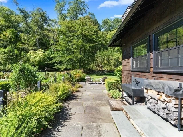 a view of a back yard of the house
