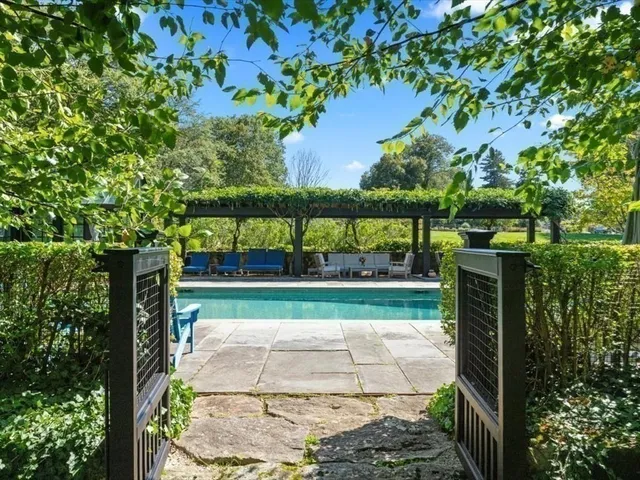 a view of garden with patio