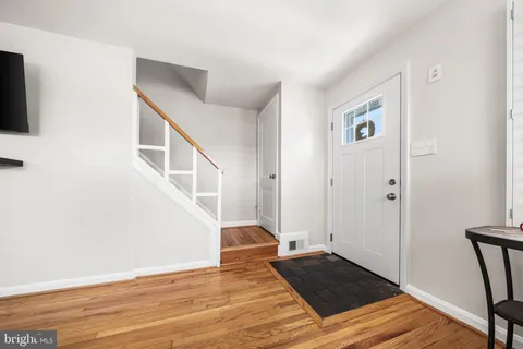 $599,999 | 6801 Radcliffe Drive, Alexandria, VA 22307