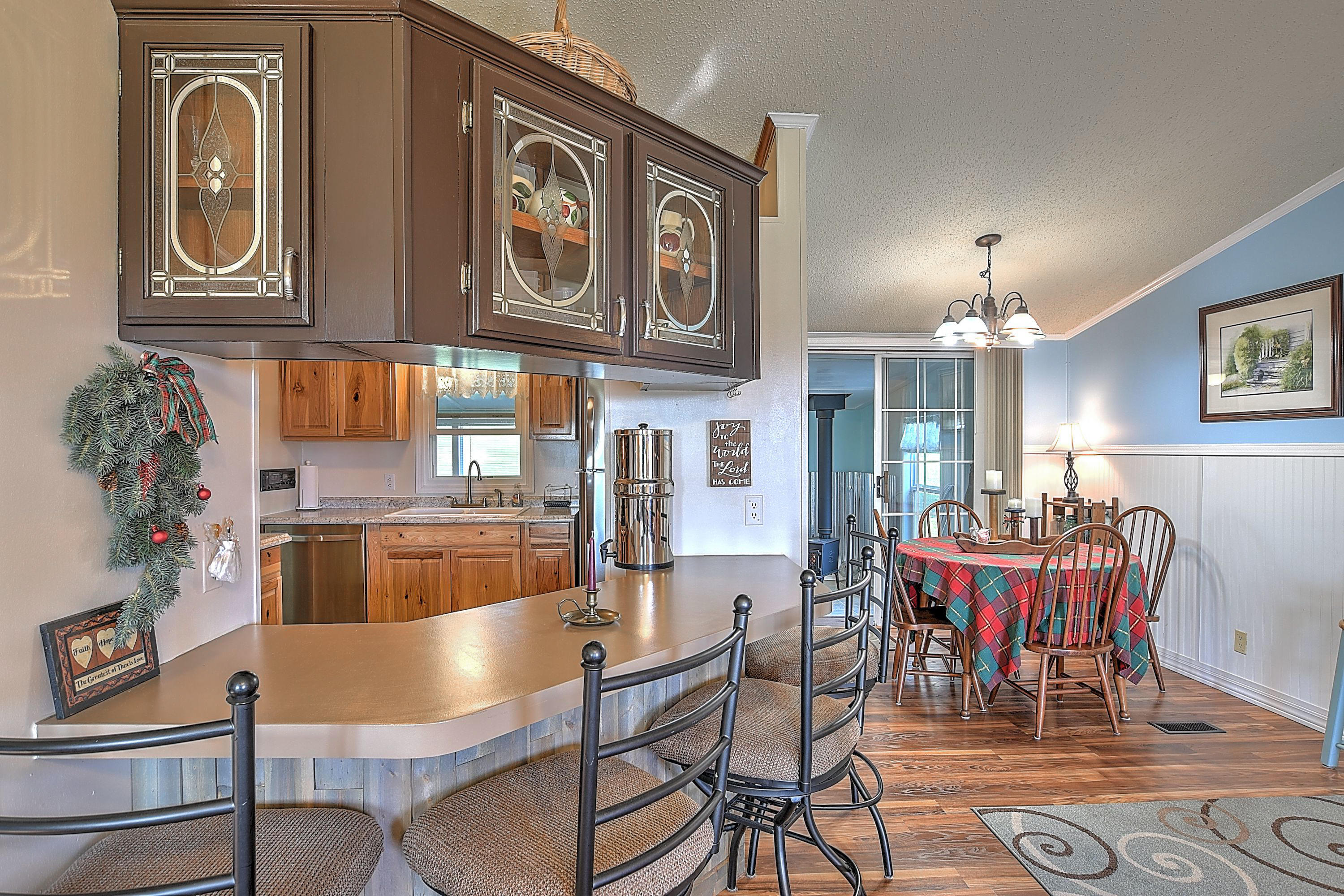 126 Powell Road Limestone, TN 37681 - Photo 6 of 39 Bar & Dining area