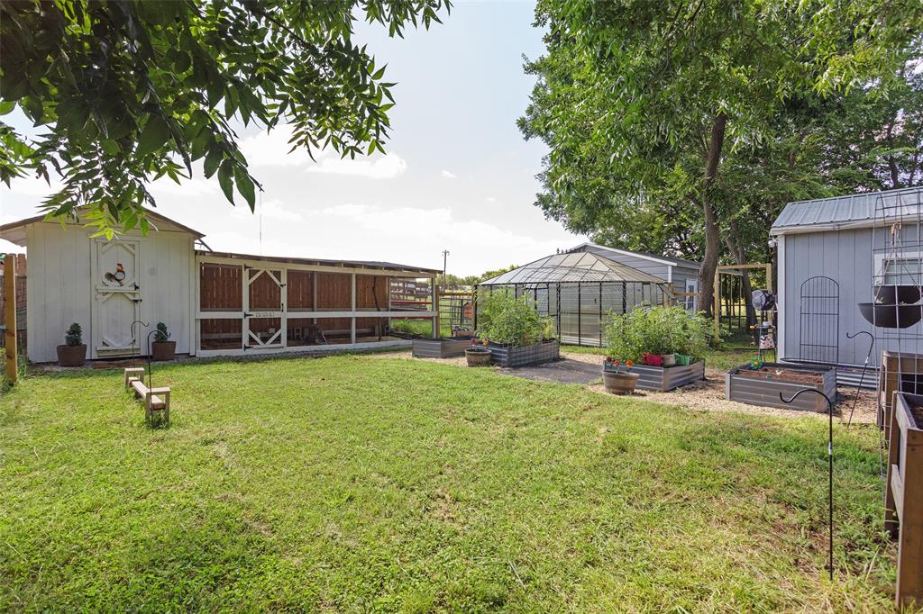 108 Blue Moon Court Springtown, TX 76082 - Photo 24 of 34