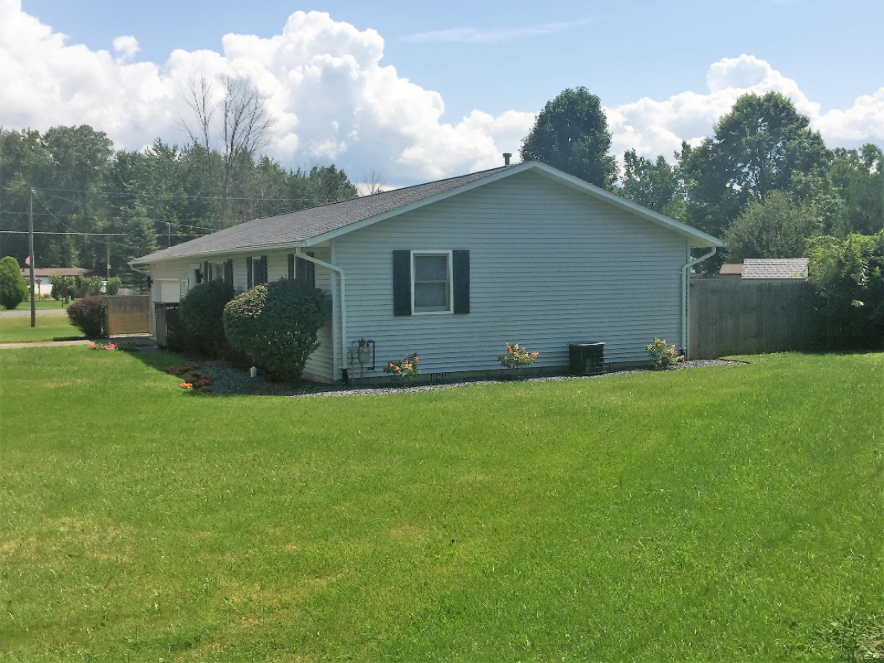 5672 Johnson Road Coloma, MI 49038 - Photo 2 of 33 IMG_7019