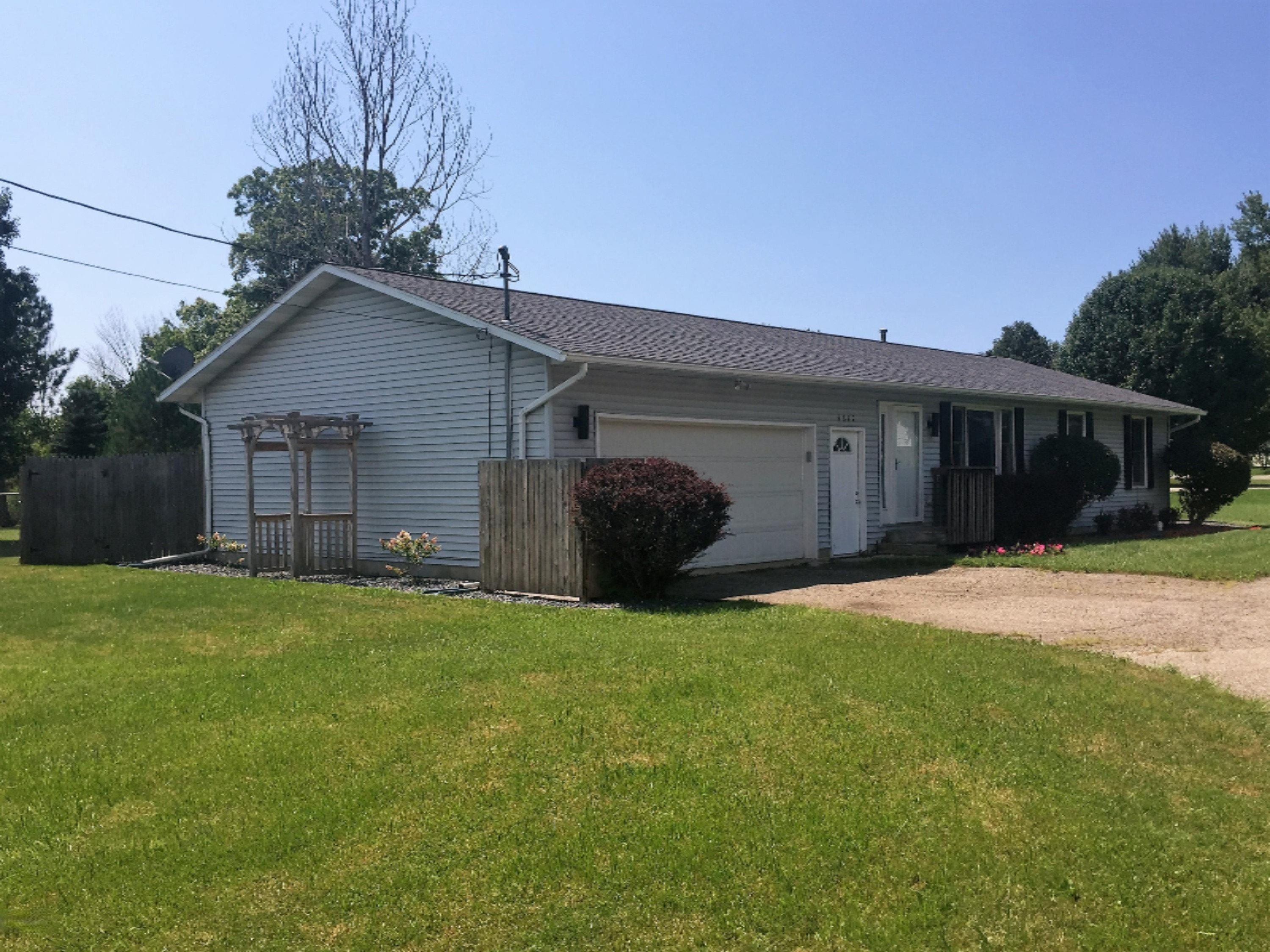 5672 Johnson Road Coloma, MI 49038 - Photo 3 of 33 IMG_7024