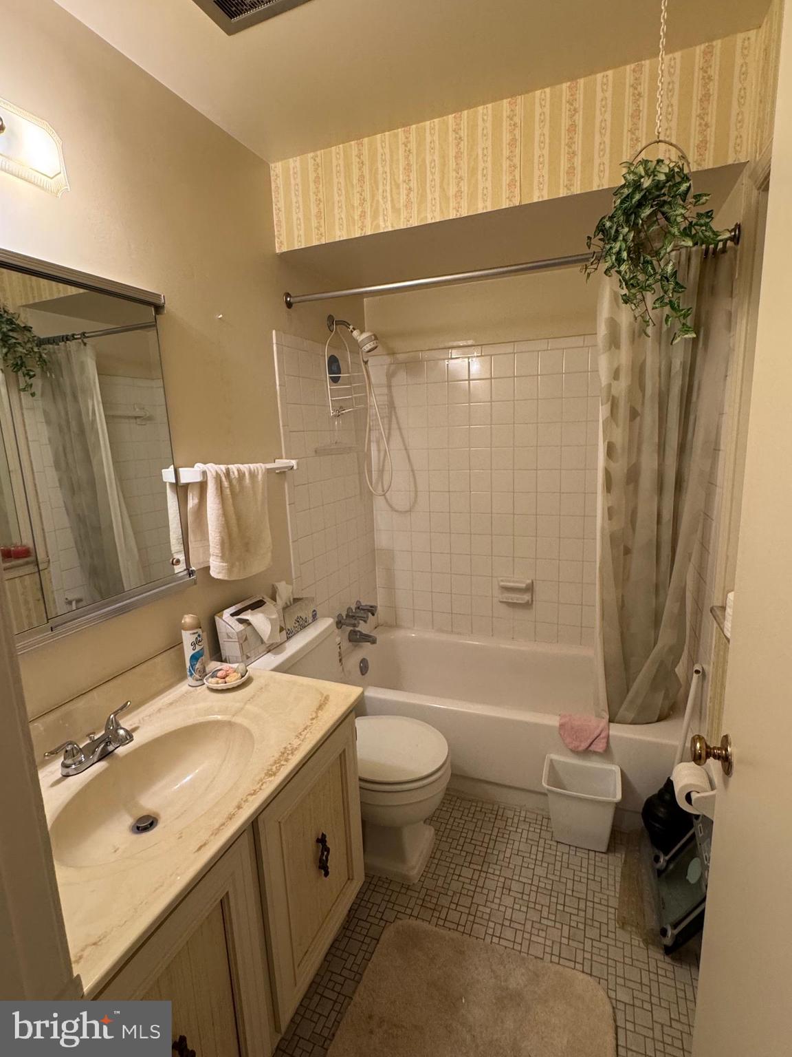 5915 Prince George Drive, Unit 323 Springfield, VA 22152 - Photo 7 of 24 Hall Bathroom