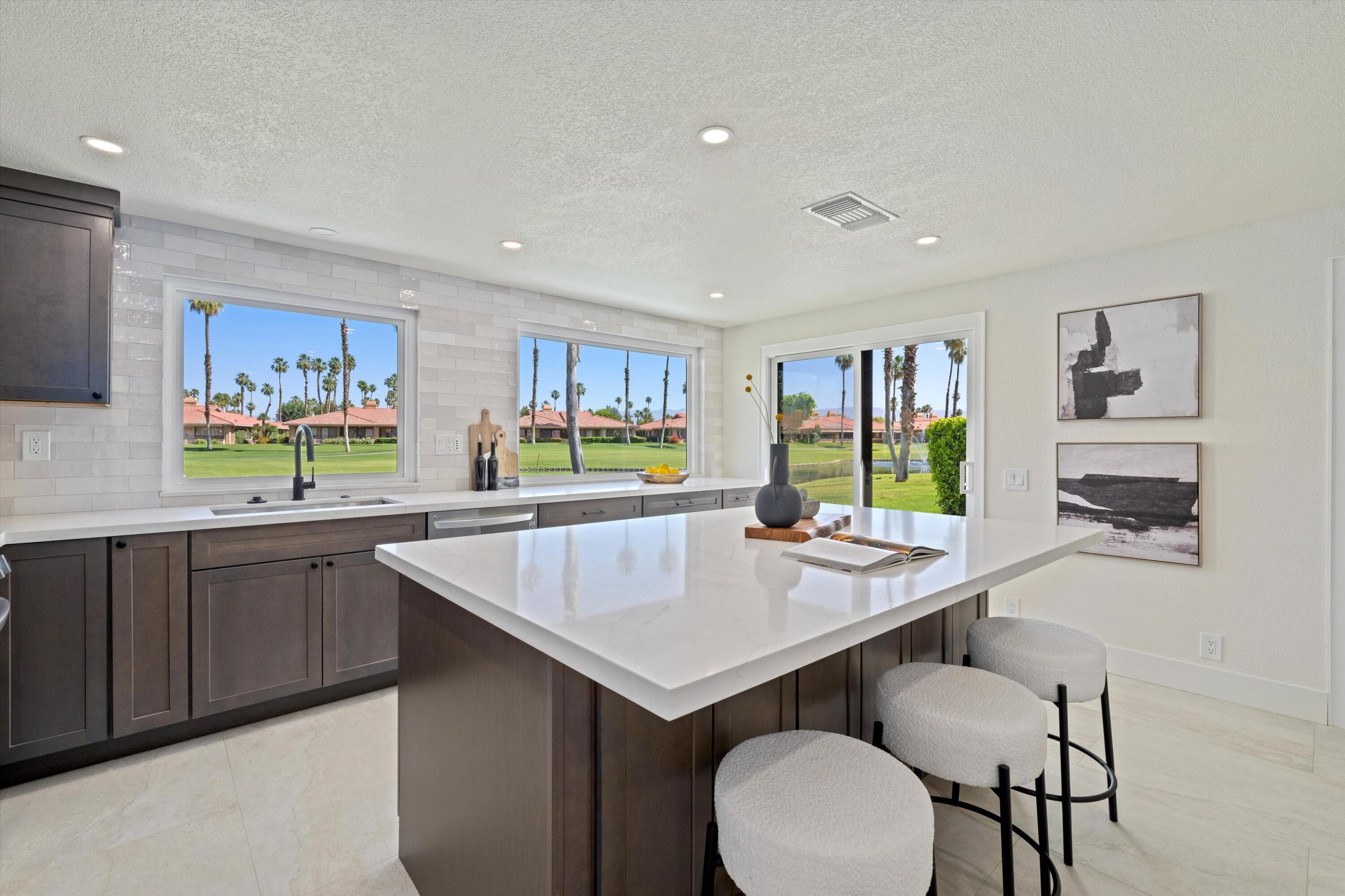 35 Maximo Way Palm Desert, CA 92260 - Photo 3 of 38 25-56769672