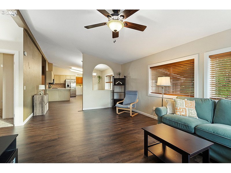 774 Southwest Sunset Way, Unit 79 Troutdale, OR 97060 - Photo 6 of 23 Family Room