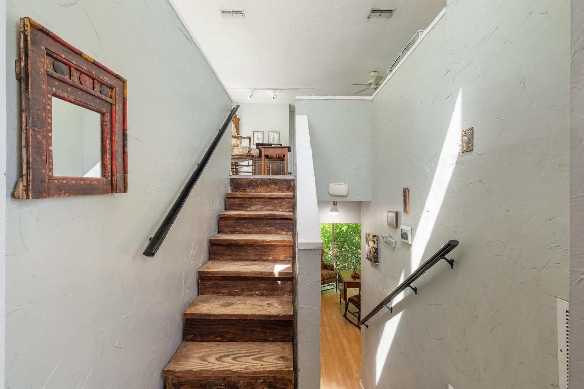 20 North Peak Road West Lake Hills, TX 78746 - Photo 15 of 18 a view of entryway and hall