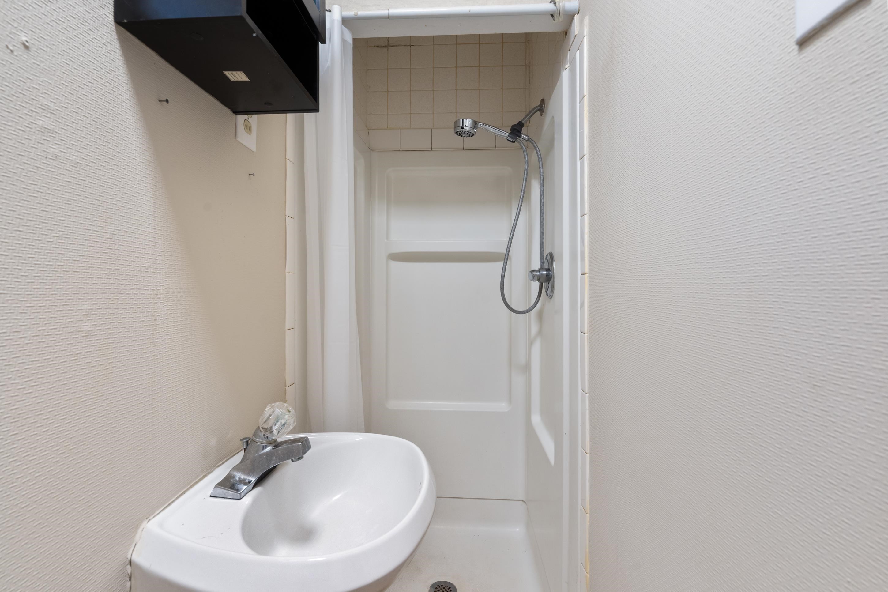 4797 Helene Road Memphis, TN 38117 - Photo 18 of 21 a bathroom with a sink and mirror