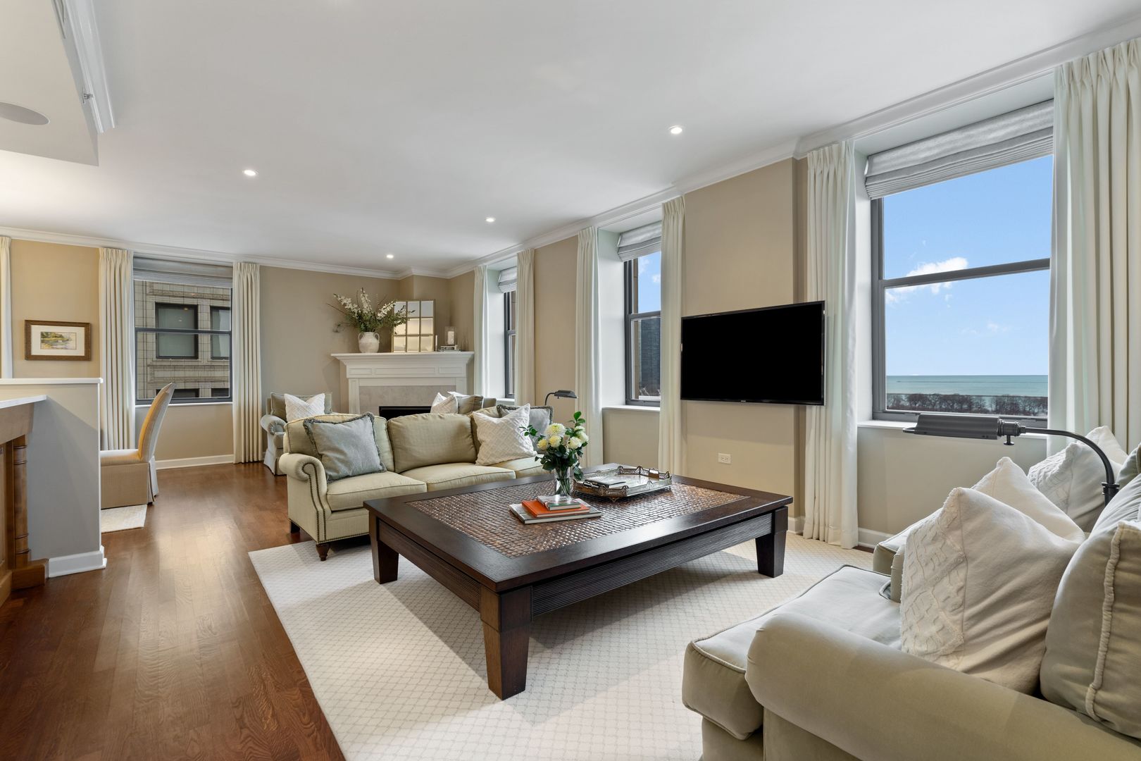 310 South Michigan Avenue, Unit 1100 Chicago, IL 60604 - Photo 3 of 44