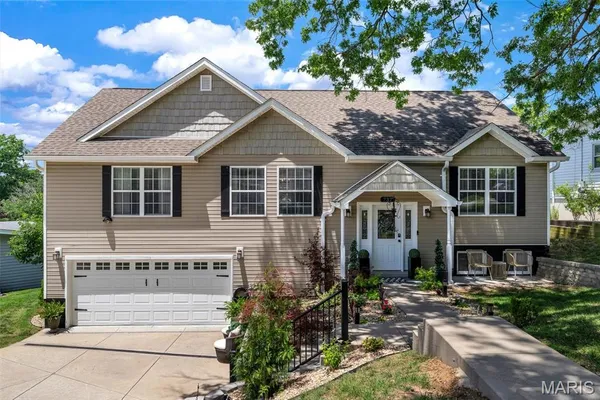 $415,000 | 737 Hinder Drive, St. Louis, MO 63125