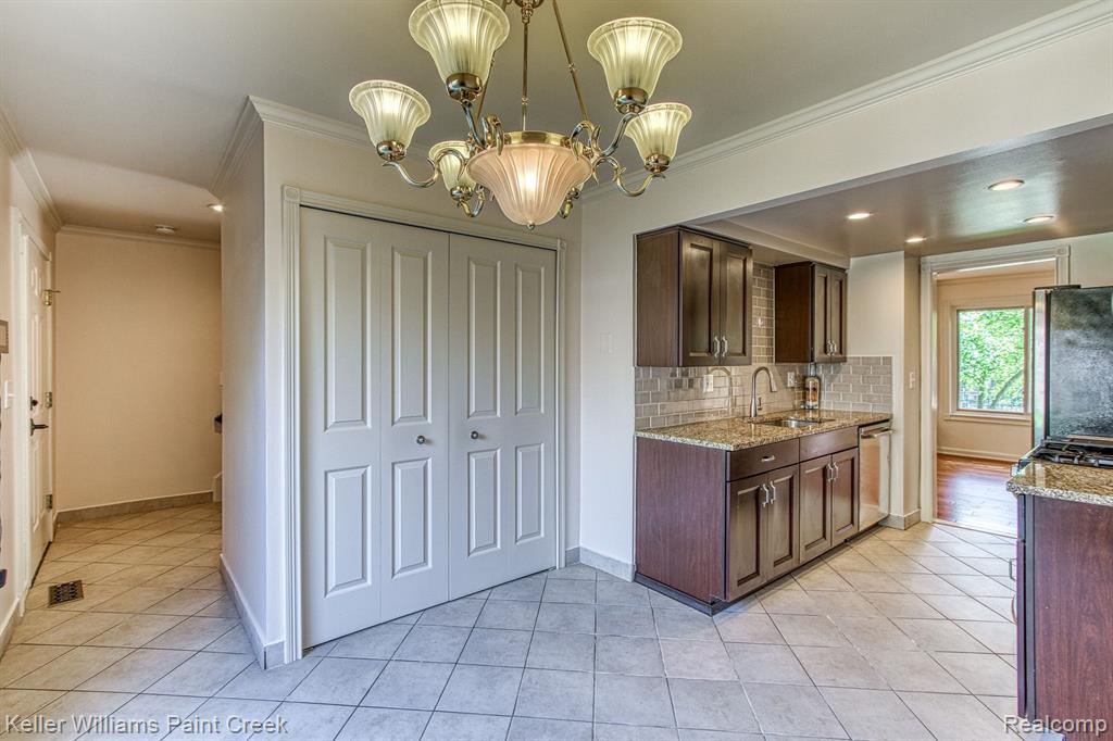 784 Oak Brook Ridge Drive Rochester Hills, MI 48307 - Photo 5 of 23