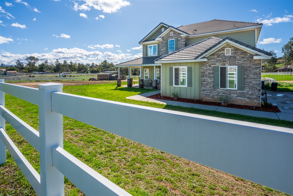 1134 Heritage Ranch Road Ramona, CA 92065 - Photo 2 of 25