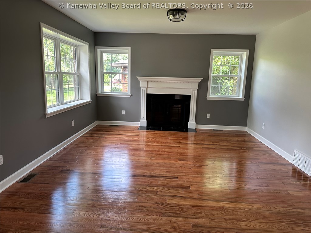 722 McCulloch Road Apple Grove, WV 25502 - Photo 8 of 41 Living Room
