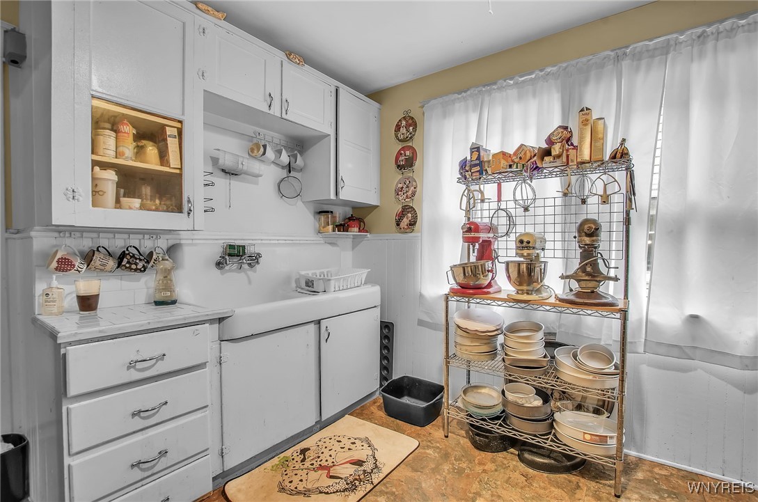 191 Rounds Avenue Buffalo, NY 14215 - Photo 3 of 21