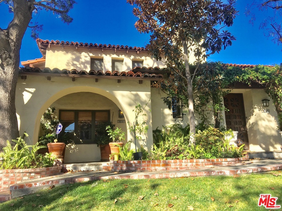 327 North Orange Drive Los Angeles, CA 90036 - Photo 1 of 13