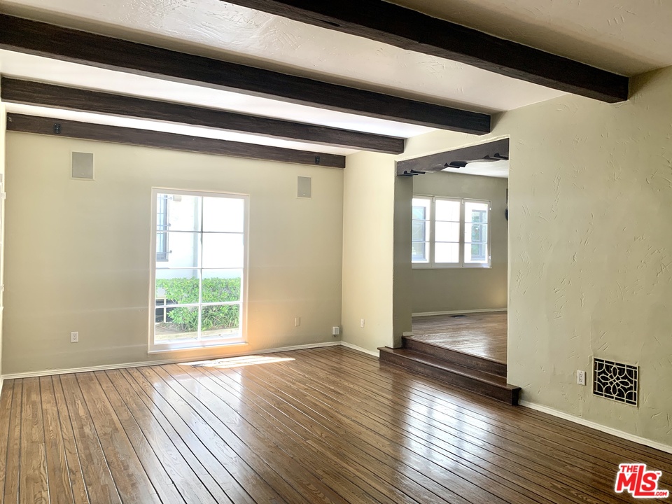 327 North Orange Drive Los Angeles, CA 90036 - Photo 2 of 13