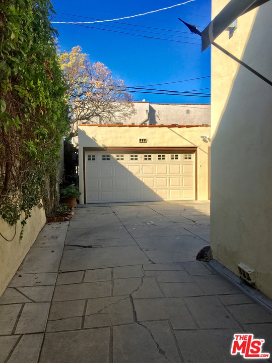 327 North Orange Drive Los Angeles, CA 90036 - Photo 13 of 13