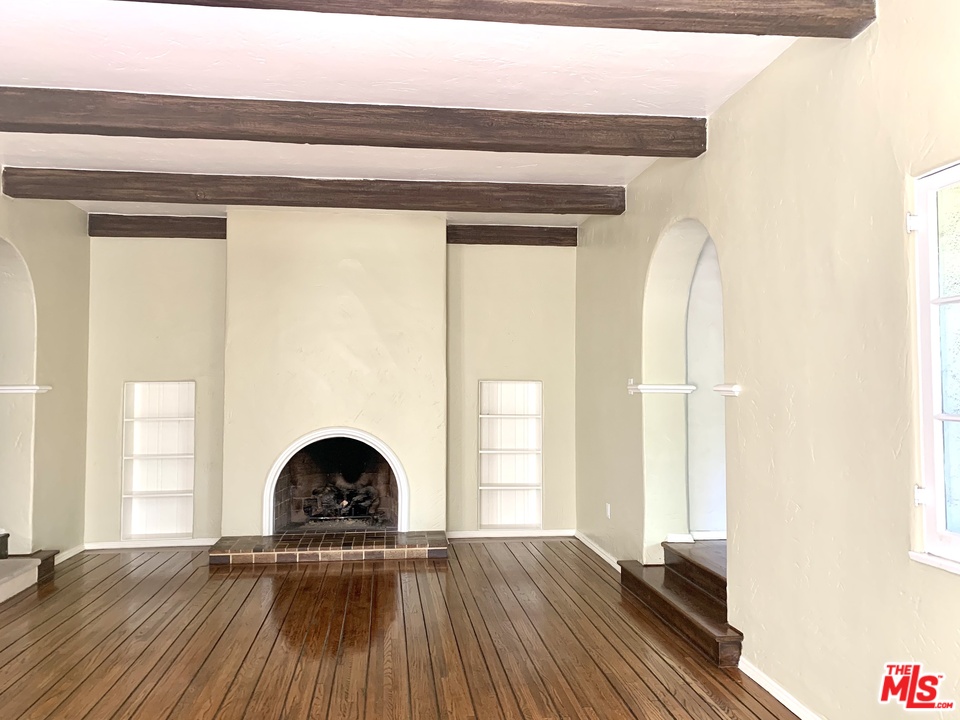 327 North Orange Drive Los Angeles, CA 90036 - Photo 3 of 13