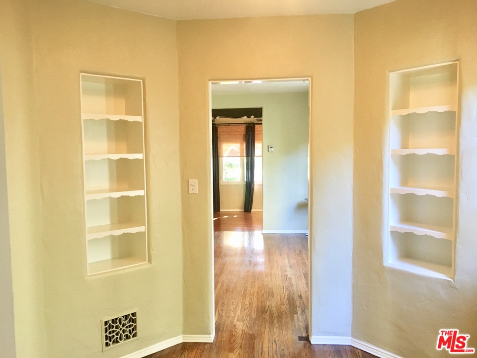 327 North Orange Drive Los Angeles, CA 90036 - Photo 5 of 13