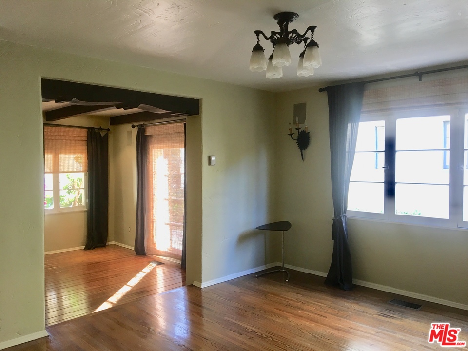 327 North Orange Drive Los Angeles, CA 90036 - Photo 6 of 13