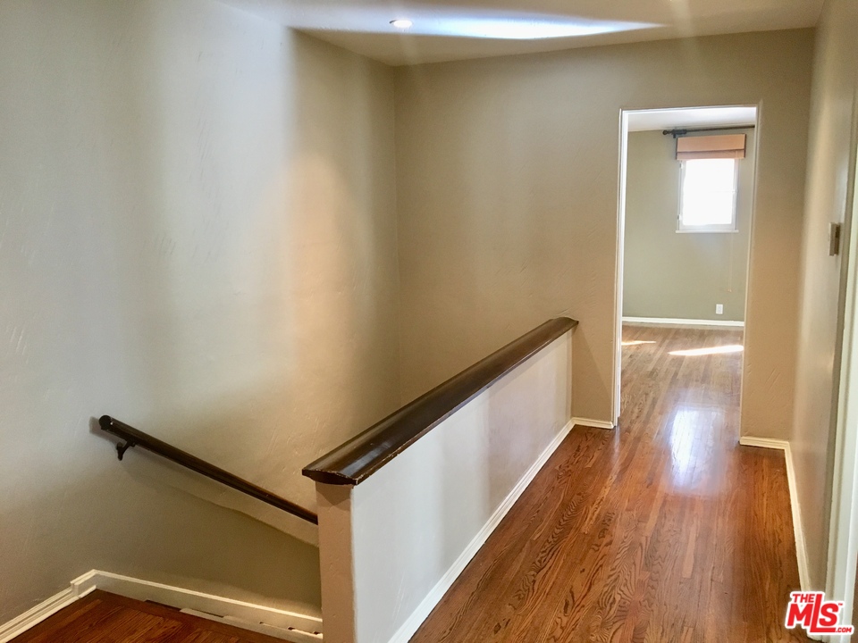 327 North Orange Drive Los Angeles, CA 90036 - Photo 8 of 13