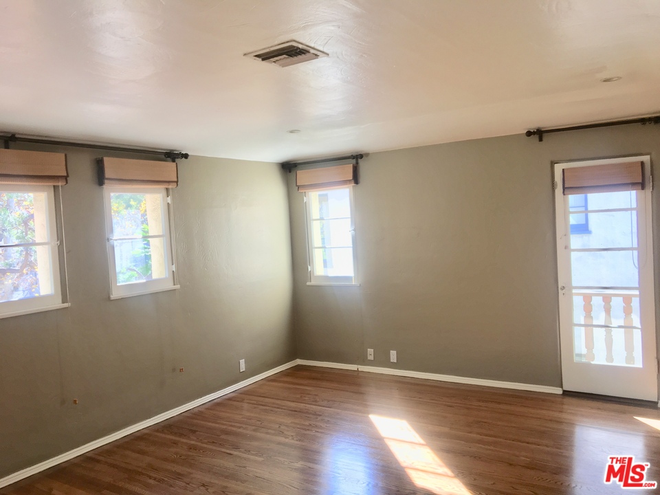 327 North Orange Drive Los Angeles, CA 90036 - Photo 9 of 13