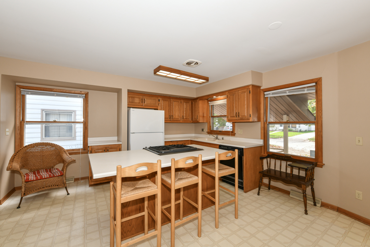 4842 North 104th Street Milwaukee, WI 53225 - Photo 2 of 29 KITCHEN