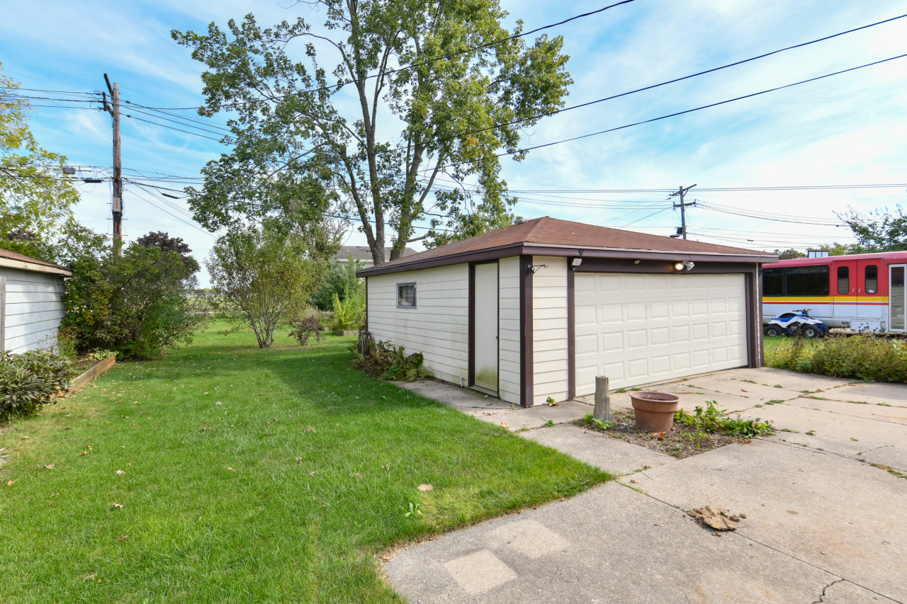 4842 North 104th Street Milwaukee, WI 53225 - Photo 25 of 29 GARAGE