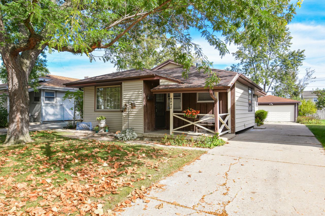 4842 North 104th Street Milwaukee, WI 53225 - Photo 27 of 29 EXTERIOR FRONT