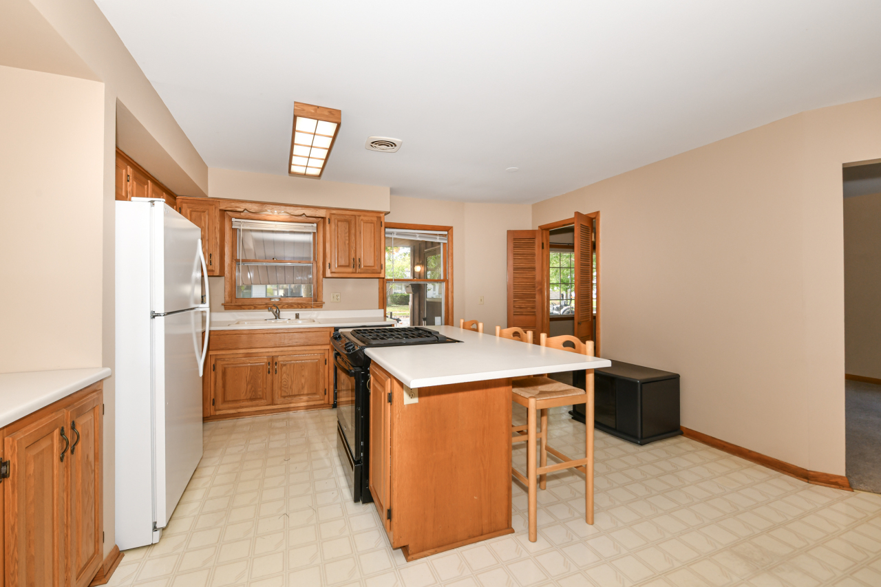 4842 North 104th Street Milwaukee, WI 53225 - Photo 5 of 29 KITCHEN