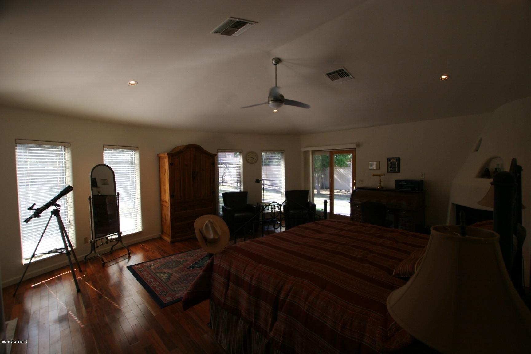 1206 North Riata Street Gilbert, AZ 85234 - Photo 11 of 34 Masterbedroom angle