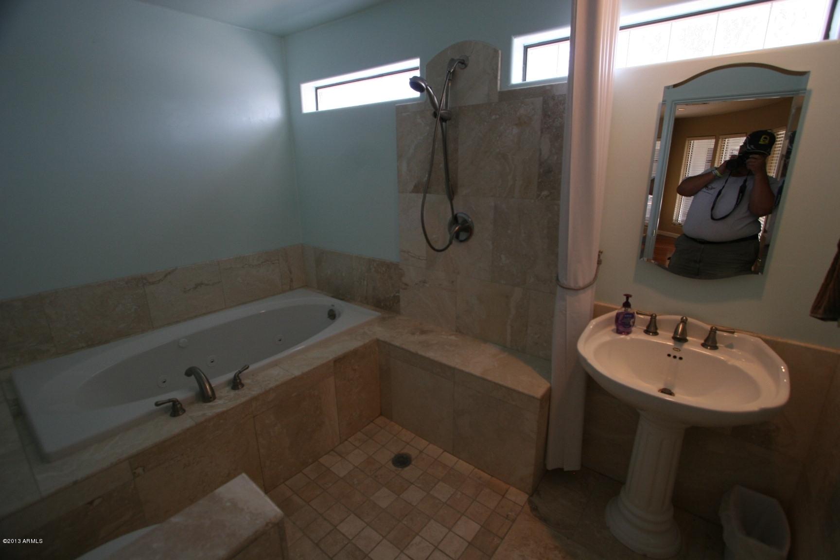 1206 North Riata Street Gilbert, AZ 85234 - Photo 26 of 34 Guest masterbedroom bath