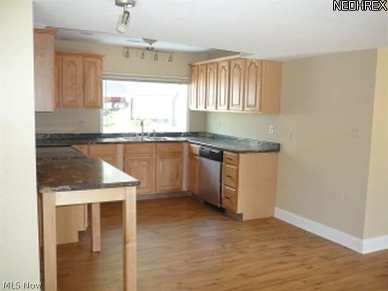 3295 Edington Road Akron, OH 44333 - Photo 4 of 24