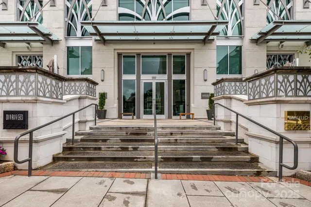 a view of entryway with a front door